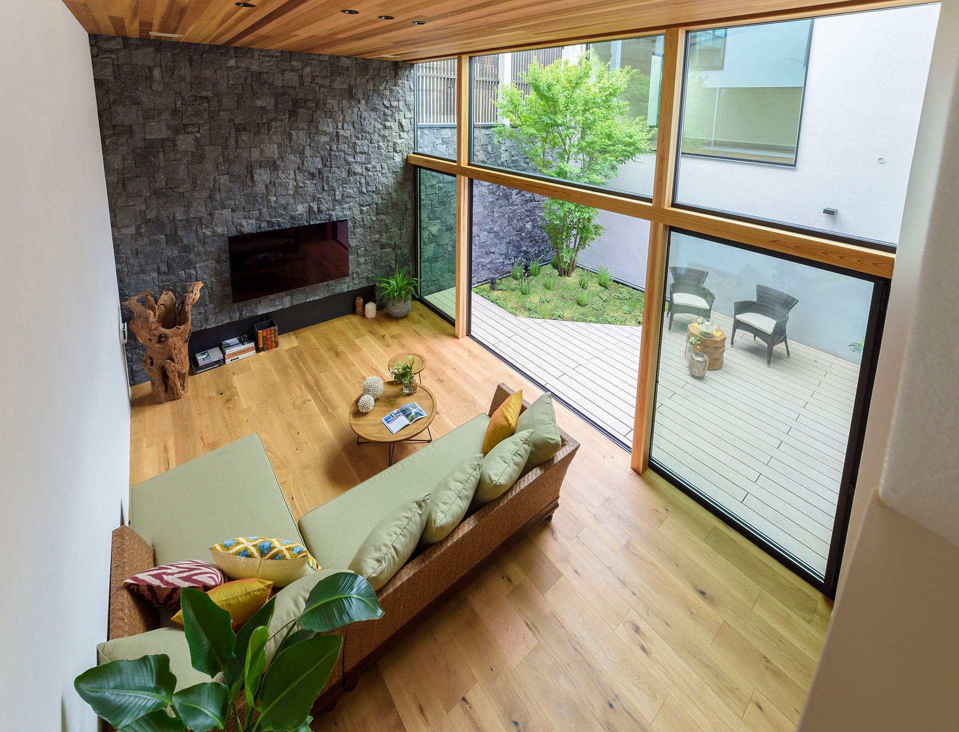 アジアンリゾート リビング 中庭