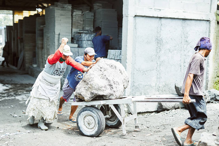 石材 加工 インドネシア