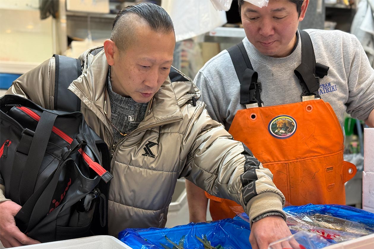 カジャデザイン 泊まれるモデルハウス リゾートハウスYUNI 魚を見極める鮨きよしさん